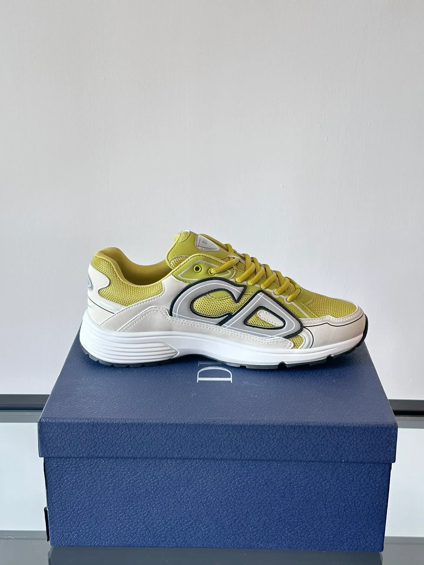 Men's Men's Shoes 💰p440 "Dio*" Dior B30 series sports shoes, multi-color mesh fabric and multi-color technical fabrics, this season's new B30 low-top sports shoes are one of the flagship styles of the series. Crafted from multicolor mesh and technical fabrics, it's finished with a reflective "CD30" graphic and silver-toned "DIOR B30" and "CD30" logos on the heel and tongue. An extra-light, sculpted rubber sole with signature accents adds style, while internal stretch details create ideal comfort. It can be matched with various casual styles to show a fashionable and modern sports style. Size: 38-44 (45-46 customized)